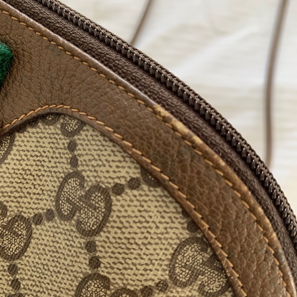 Authentic Vintage Gucci Crossbody - Picture 4 of 11